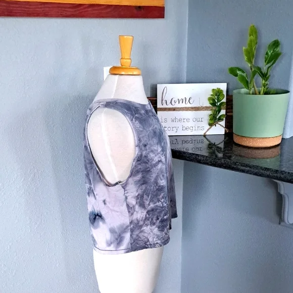 Tie-Dye Sleeveless Top - Gray - Picture 2 of 3